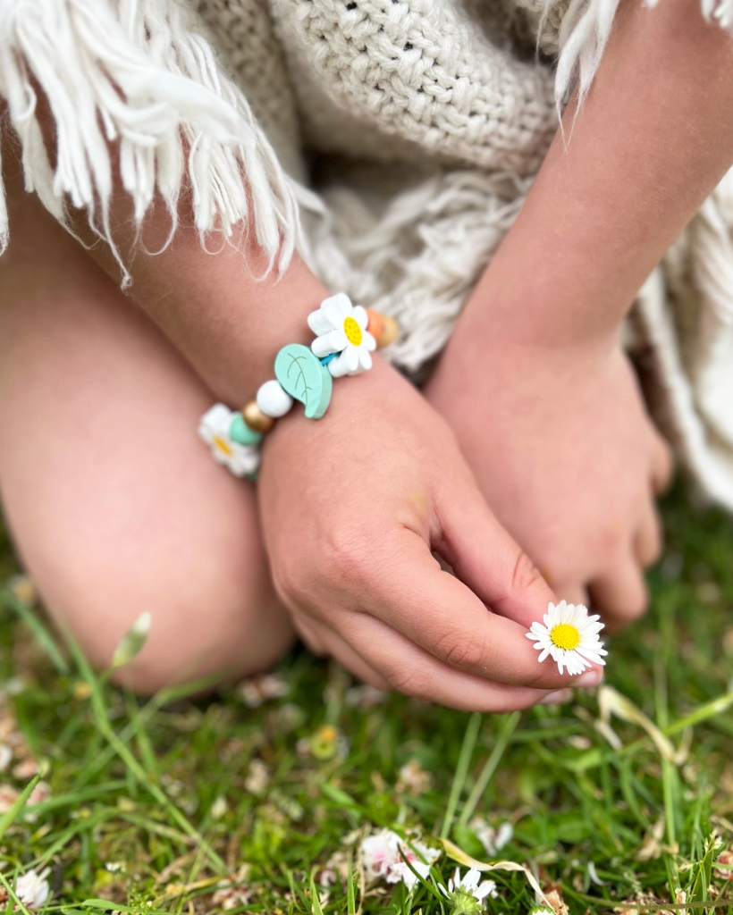 Make Your Own Daisy Chain Bracelet Kit