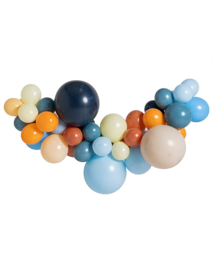 Bluey balloon garland. A balloon garland featuring a variety of balloon sizes in shades of blue, orange, and other colours, arranged in an arch shape.